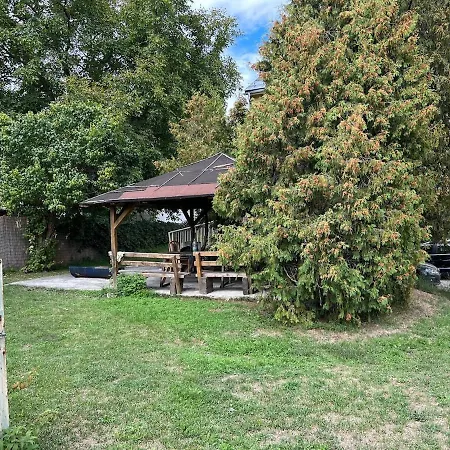 Effizientes Und Ruhiges Naehe