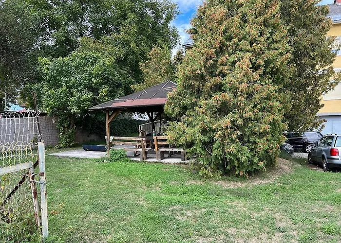 Effizientes Und Ruhiges Naehe